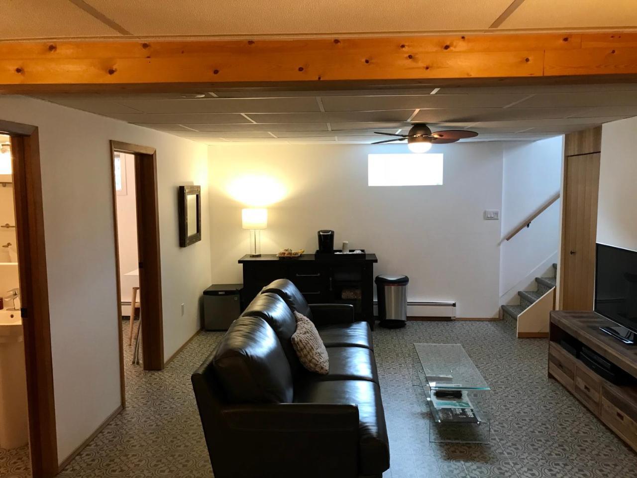 Our Cabin Bed & Breakfast Yellowknife Luaran gambar